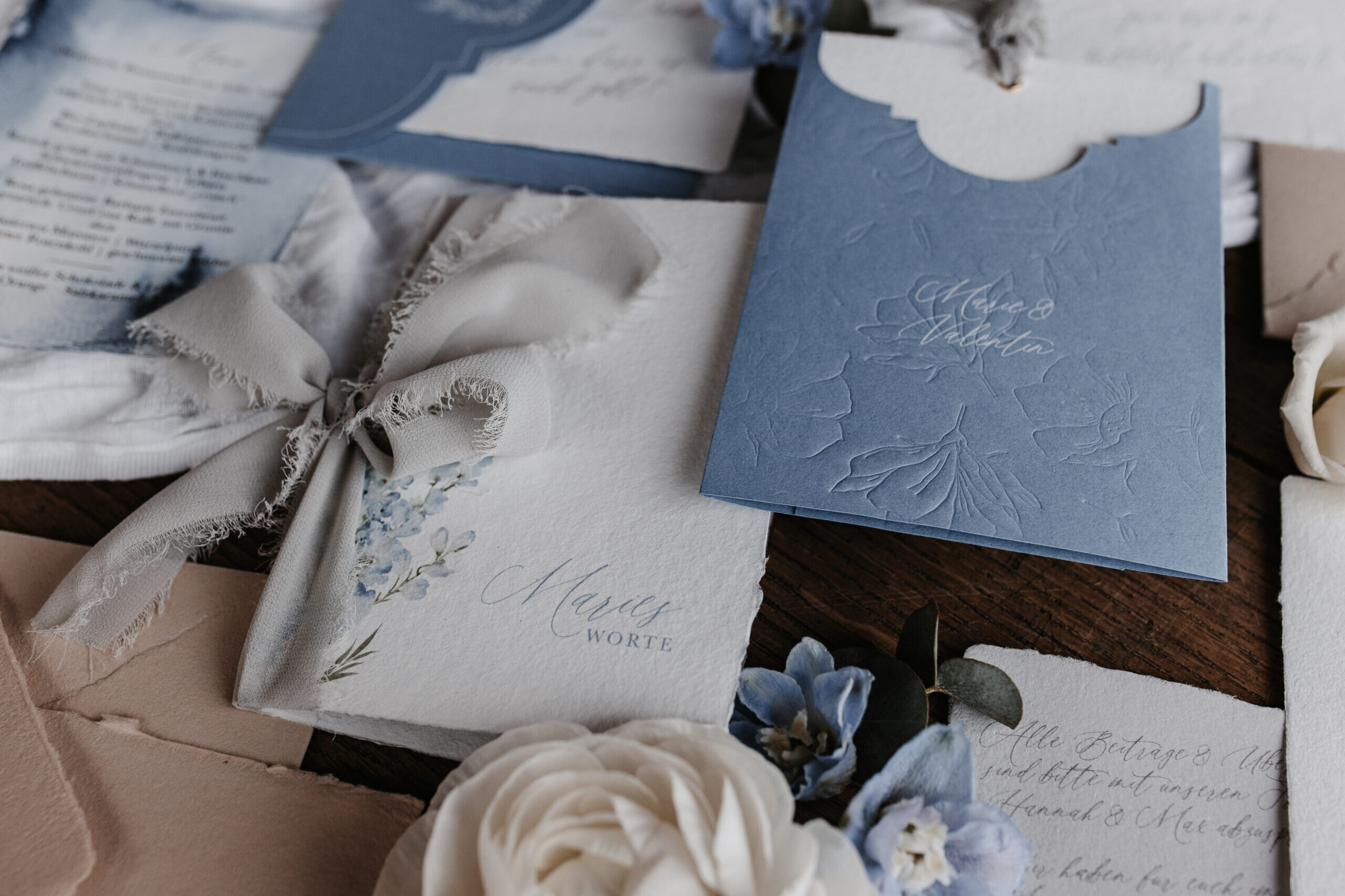 Luxus Papeterie vom Winterhochzeitskonzept von Emma Weddings
