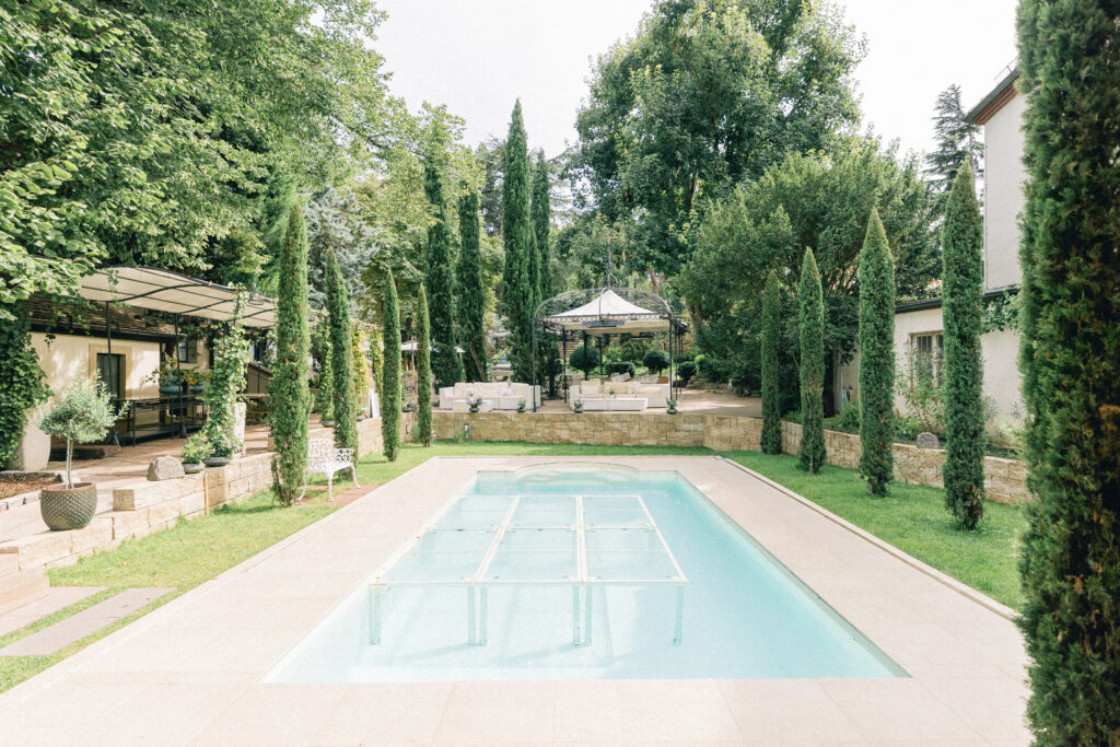 Pool für den Empfang in der Piazza Toscana