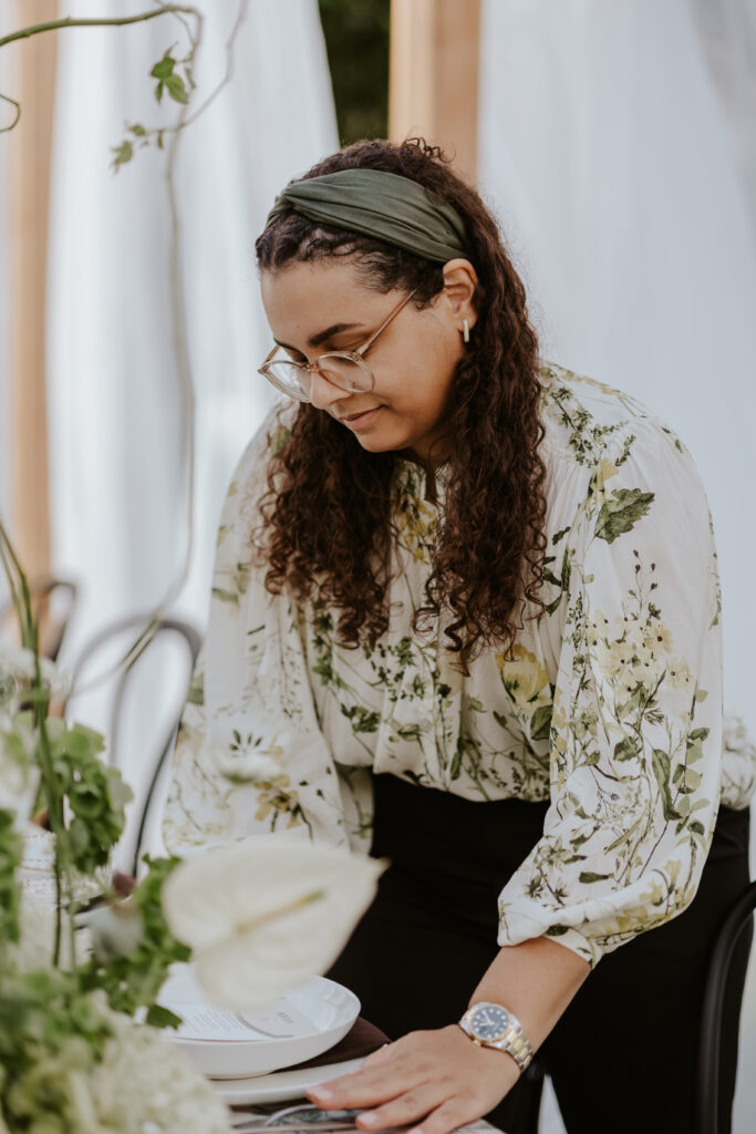 Emma Peter als Hochzeitsplanerin auf einer Hochzeit