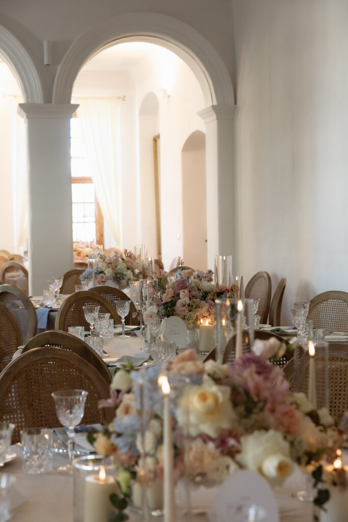 Hochzeitsdekoration und Blumen für Schlosshochzeit, Hochzeitsplanung Emma Weddings 